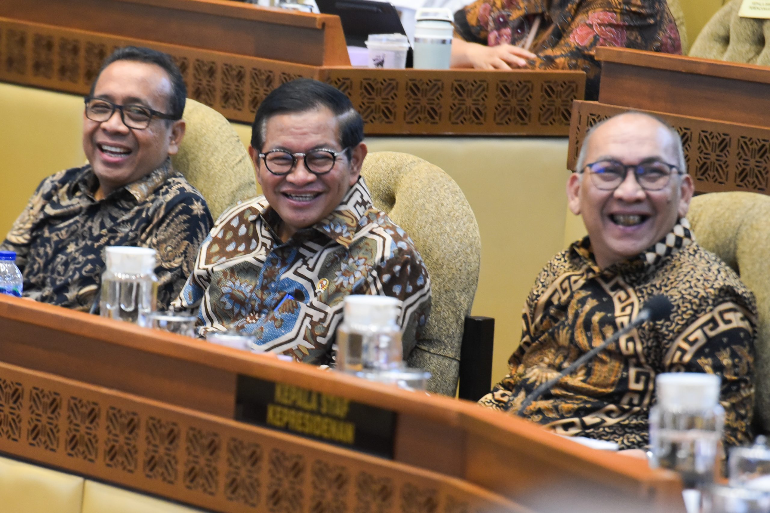 cabinet secretary attends last hearing with house of representatives 18 cabinet secretary attends last hearing with house of representatives