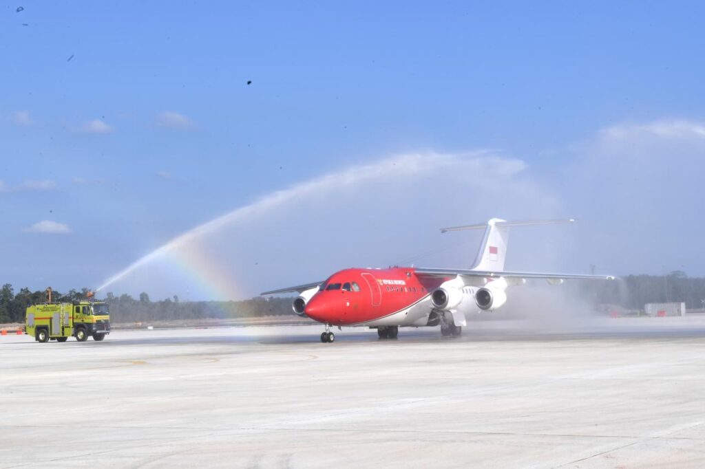 presiden jokowi lakukan pendaratan perdana di bandara nusantara 18 presiden jokowi lakukan pendaratan perdana di bandara nusantara