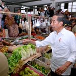 kunjungi pasar sanggam adji dilayas, presiden jokowi sapa pedagang dan masyarakat