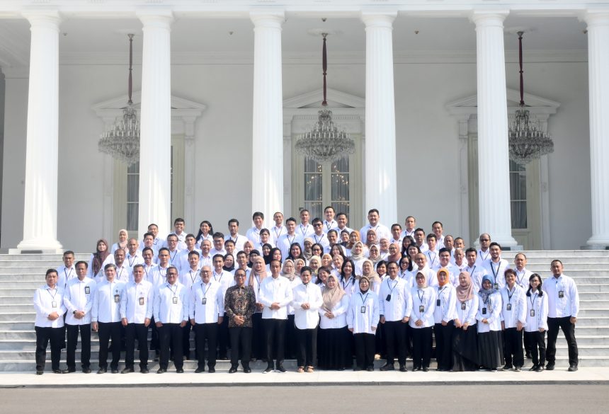 president jokowi, first lady bid farewell to staffers, journalists