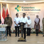 presiden jokowi resmikan gedung pelayanan kesehatan ibu dan anak rs wahidin sudirohusodo, makassar