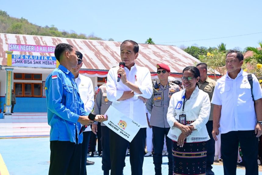 president jokowi inspects school facilities at alor vocational school