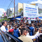 president jokowi inspects staple food prices at lipa kalabahi market