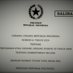 presiden joko widodo sahkan uu 61/2024 tentang perubahan uu 39/2008 tentang kementerian negara