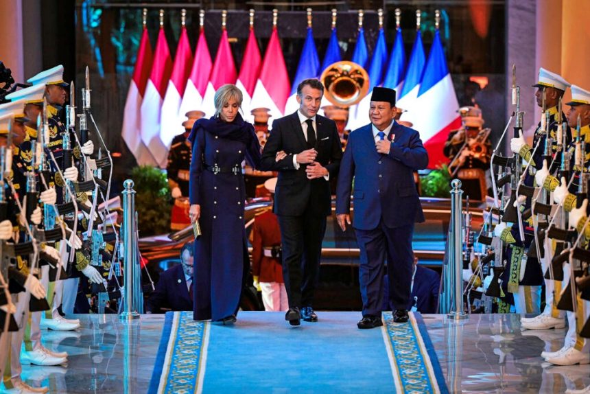 president prabowo hosts state banquet for french president macron at state palace