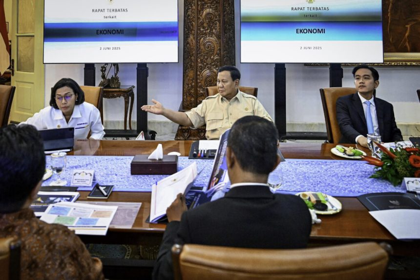 presiden prabowo gulirkan paket stimulus ekonomi rp24,44 triliun untuk jaga momentum pertumbuhan