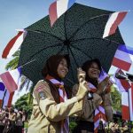 with great enthusiasm, students welcome french president’s state visit