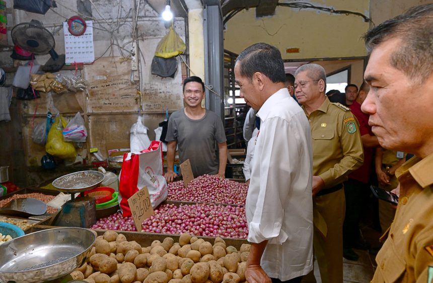 kunjungi pasar mawar pontianak, presiden jokowi: harga baik dan stabil