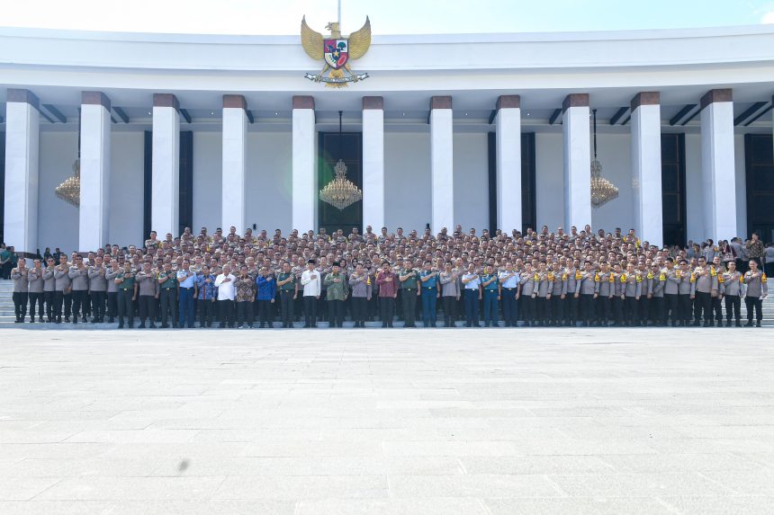 presiden jokowi dorong tni-polri terapkan semangat transformasi ikn di daerah