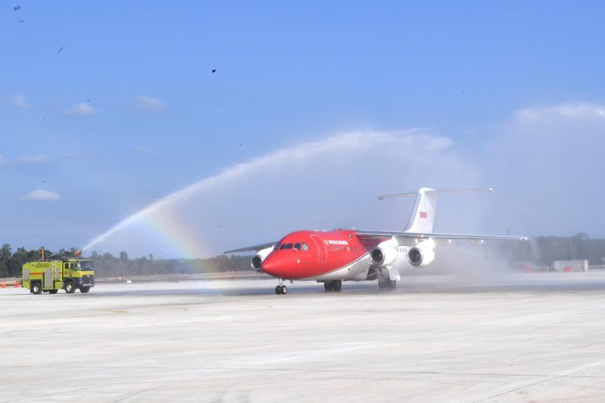 presiden jokowi lakukan pendaratan perdana di bandara nusantara