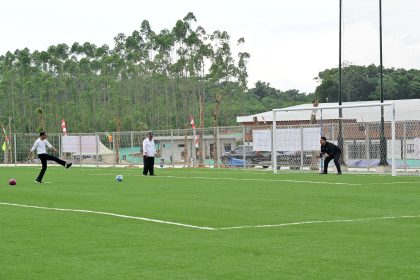 tinjau pusat pelatihan pssi di ikn, presiden: september akan dipakai
