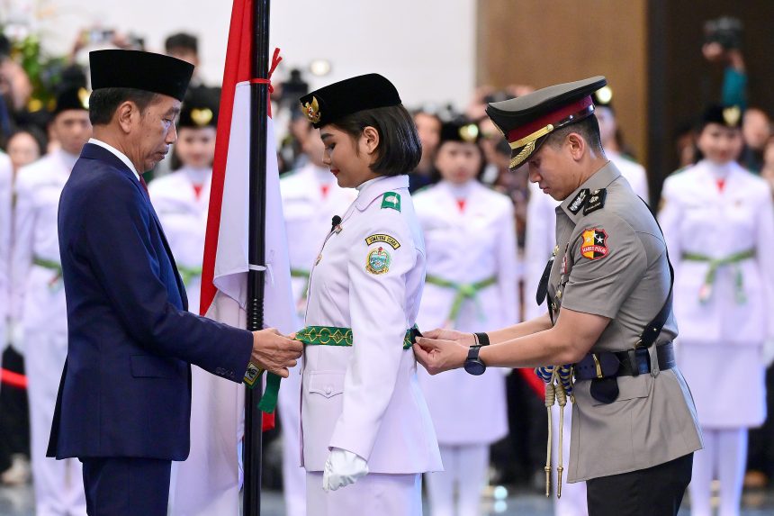 presiden jokowi kukuhkan 76 anggota paskibraka tahun 2024