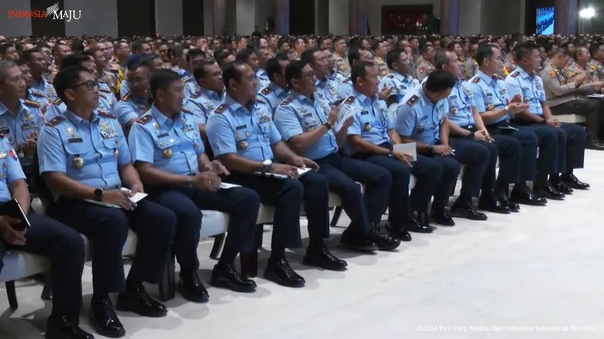 president jokowi orders tni, polri to maintain stability ahead of government transition, regional head elections