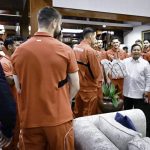 hangat dan penuh kekeluargaan, presiden prabowo sambut timnas sepak bola di kertanegara