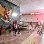 kirab bendera merah putih dan teks proklamasi: perjalanan bersejarah dari monas ke ikn