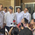 presiden jokowi bertemu jajaran oikn dan menteri perhubungan di istana garuda