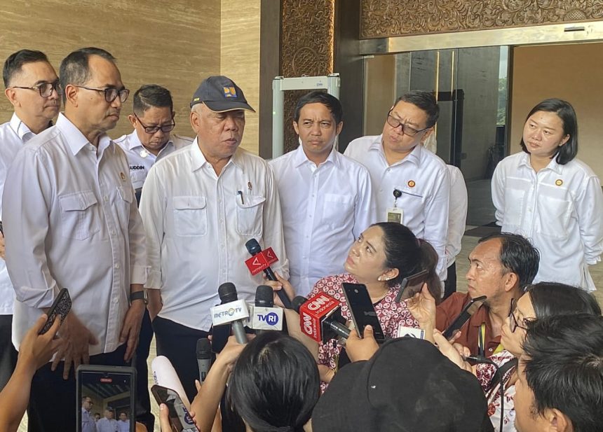 presiden jokowi bertemu jajaran oikn dan menteri perhubungan di istana garuda