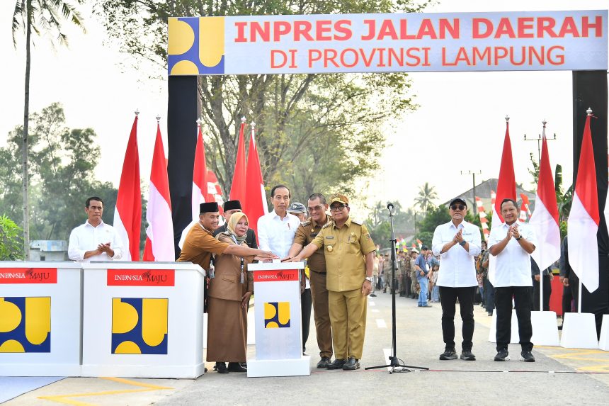 presiden resmikan inpres jalan daerah di provinsi lampung