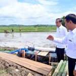presiden jokowi dan ibu iriana tinjau pelaksanaan bantuan pompa irigasi di sulawesi selatan