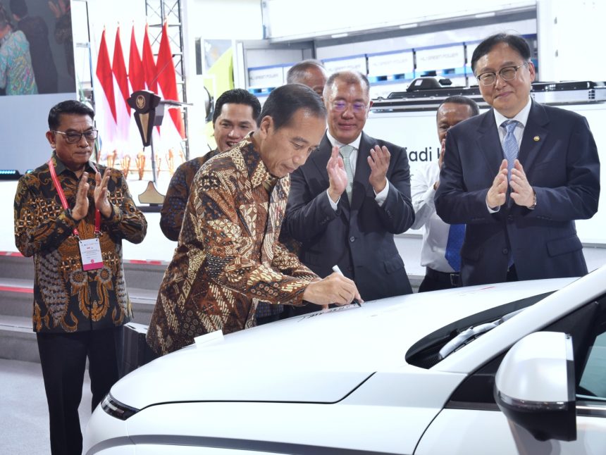 presiden jokowi resmikan pabrik baterai kendaraan listrik pertama dan terbesar di asia tenggara