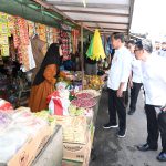 presiden jokowi cek harga bahan pokok di pasar beringin buntok