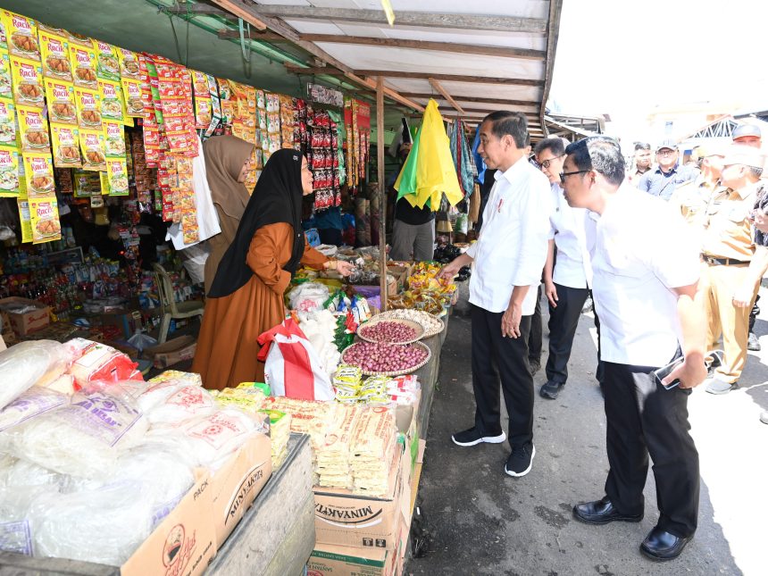 presiden jokowi cek harga bahan pokok di pasar beringin buntok