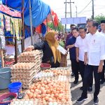 presiden jokowi tinjau pasar senggol dumai, pastikan stabilitas harga sembako