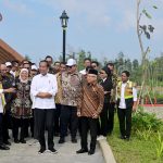 jelang sidang paripurna, presiden jokowi ajak kabinet nikmati udara pagi dan keliling ikn