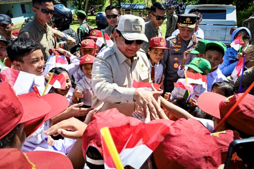 president prabowo arrives in bengkayang regency, w. kalimantan province for corn harvest