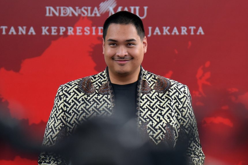 presiden jokowi gelar rapat revitalisasi stadion dan penyelenggaraan liga sepakbola