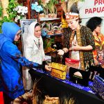 ibu iriana apresiasi produk kriya pelaku umkm di wilayah papua