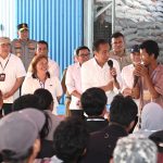 presiden jokowi tinjau stok beras dan serahkan bantuan cadangan pangan di palangkaraya