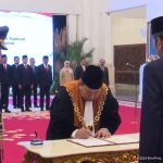 presiden jokowi saksikan pengucapan sumpah wakil ketua ma