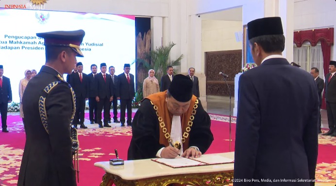 presiden jokowi saksikan pengucapan sumpah wakil ketua ma