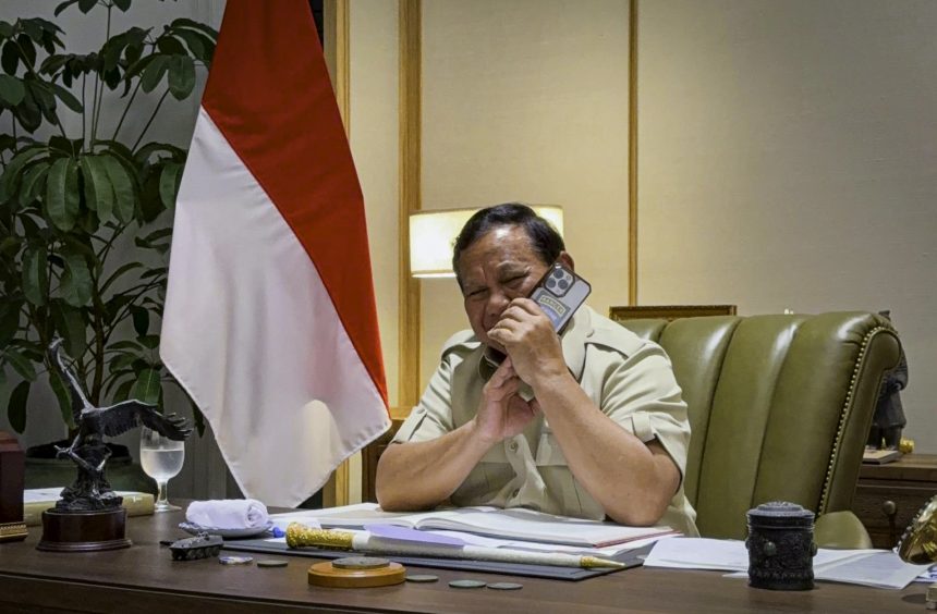 presiden prabowo terima telepon dari presiden as donald trump, bahas kerja sama dan perdamaian global