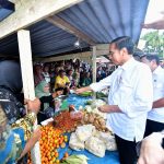 presiden jokowi tinjau pasar rakyat kambara, pastikan stabilitas harga kebutuhan pokok