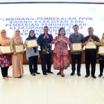 pusdatin berikan penghargaan kearsipan bagi delapan unit kerja di setkab