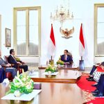 presiden jokowi dan menlu wang yi bahas kerja sama ekonomi dan situasi timur tengah