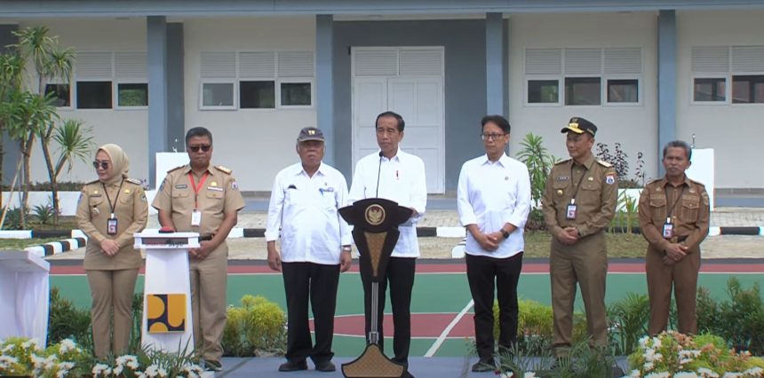 presiden jokowi resmikan rekonstruksi 147 bangunan pascagempa di sulawesi barat