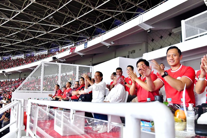 presiden jokowi saksikan kemenangan 1-0 timnas indonesia atas vietnam