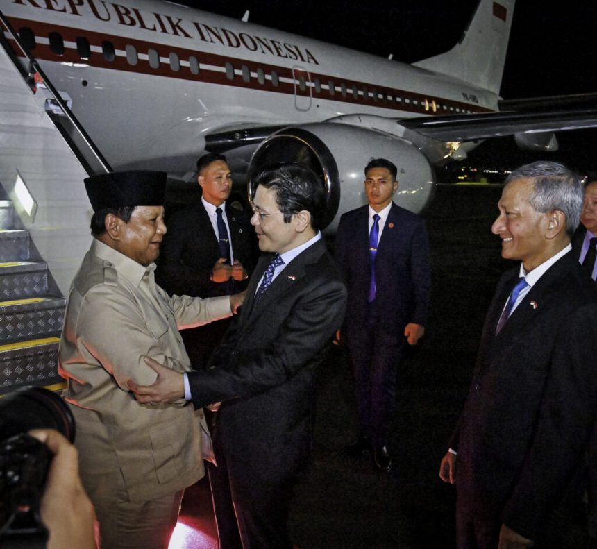 tiba di singapura, presiden prabowo disambut langsung oleh pm lawrence wong