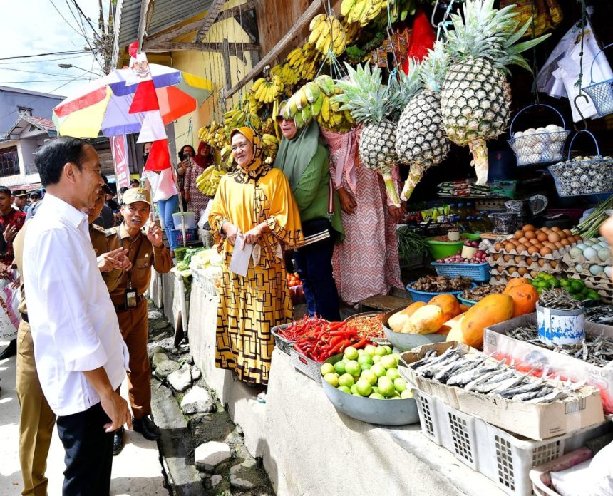 presiden jokowi tinjau pasar tumpah mamasa, cek harga dan infrastruktur pasar