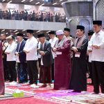 presiden dan ibu iriana jokowi tunaikan salat idulfitri 1445 hijriah di masjid istiqlal