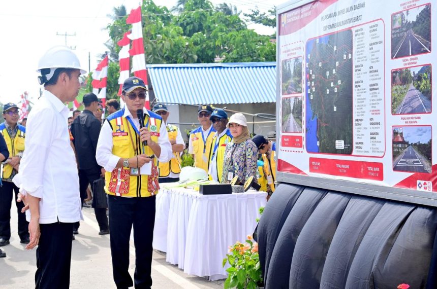 presiden jokowi resmikan 24 ruas jalan di kalimantan barat senilai rp648 miliar