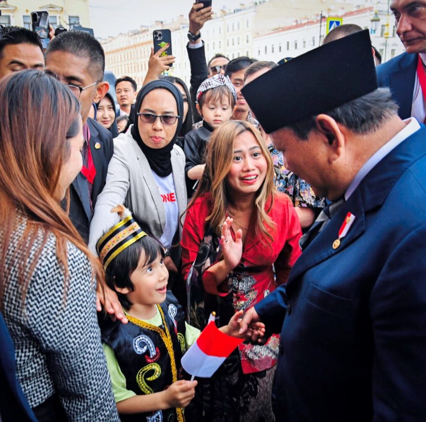 president prabowo welcomed by indonesian diaspora in russia