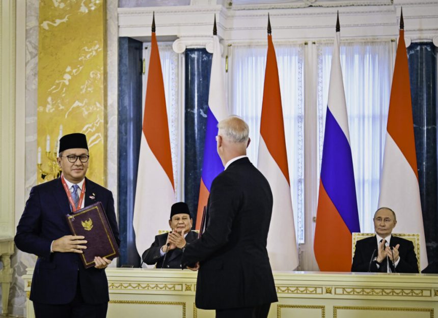 presiden prabowo dan presiden putin saksikan pertukaran mou strategis, tegaskan arah baru kemitraan indonesia–rusia