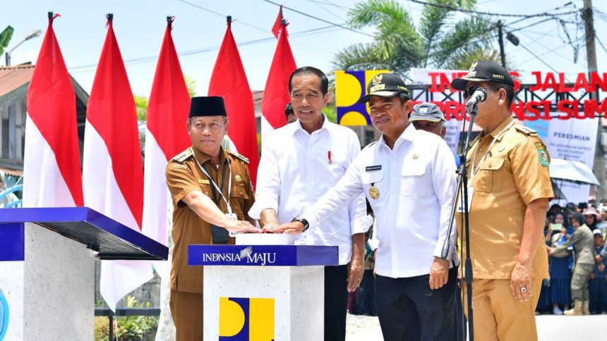 presiden jokowi resmikan pelaksanaan inpres jalan daerah di sumut