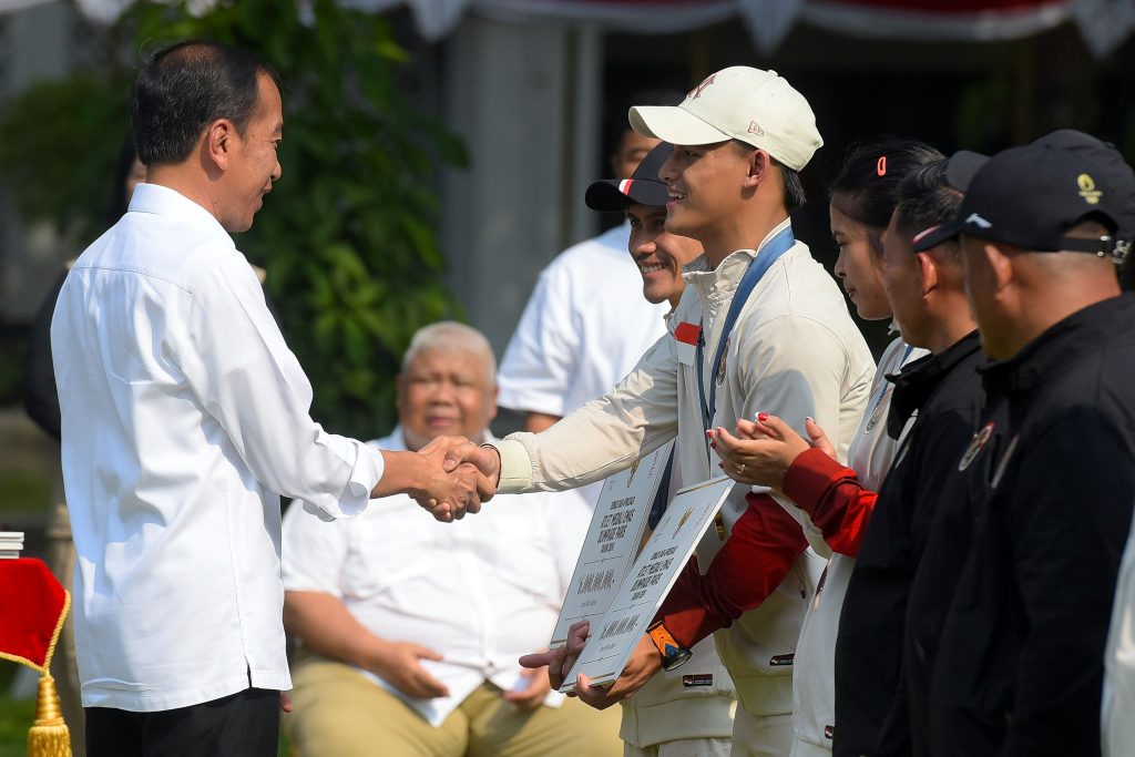 presiden jokowi apresiasi atlet peraih emas olimpiade dengan bonus rp6 miliar 18 presiden jokowi apresiasi atlet peraih emas olimpiade dengan bonus rp6 miliar