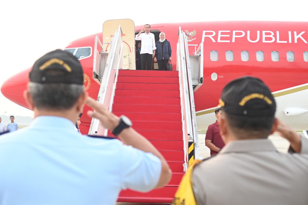 bertolak ke sumbar, presiden dan ibu iriana akan tinjau lokasi banjir bandang dan serahkan bantuan 17 bertolak ke sumbar, presiden dan ibu iriana akan tinjau lokasi banjir bandang dan serahkan bantuan