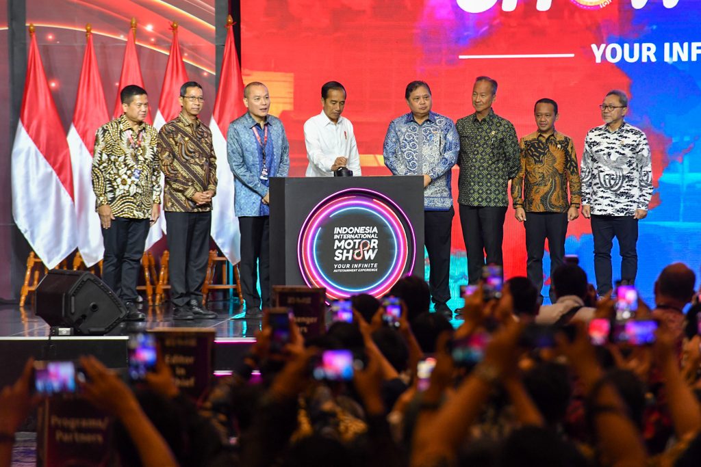 buka pameran iims 2024, presiden jokowi tekankan mobil listrik masa depan otomotif indonesia 18 buka pameran iims 2024, presiden jokowi tekankan mobil listrik masa depan otomotif indonesia